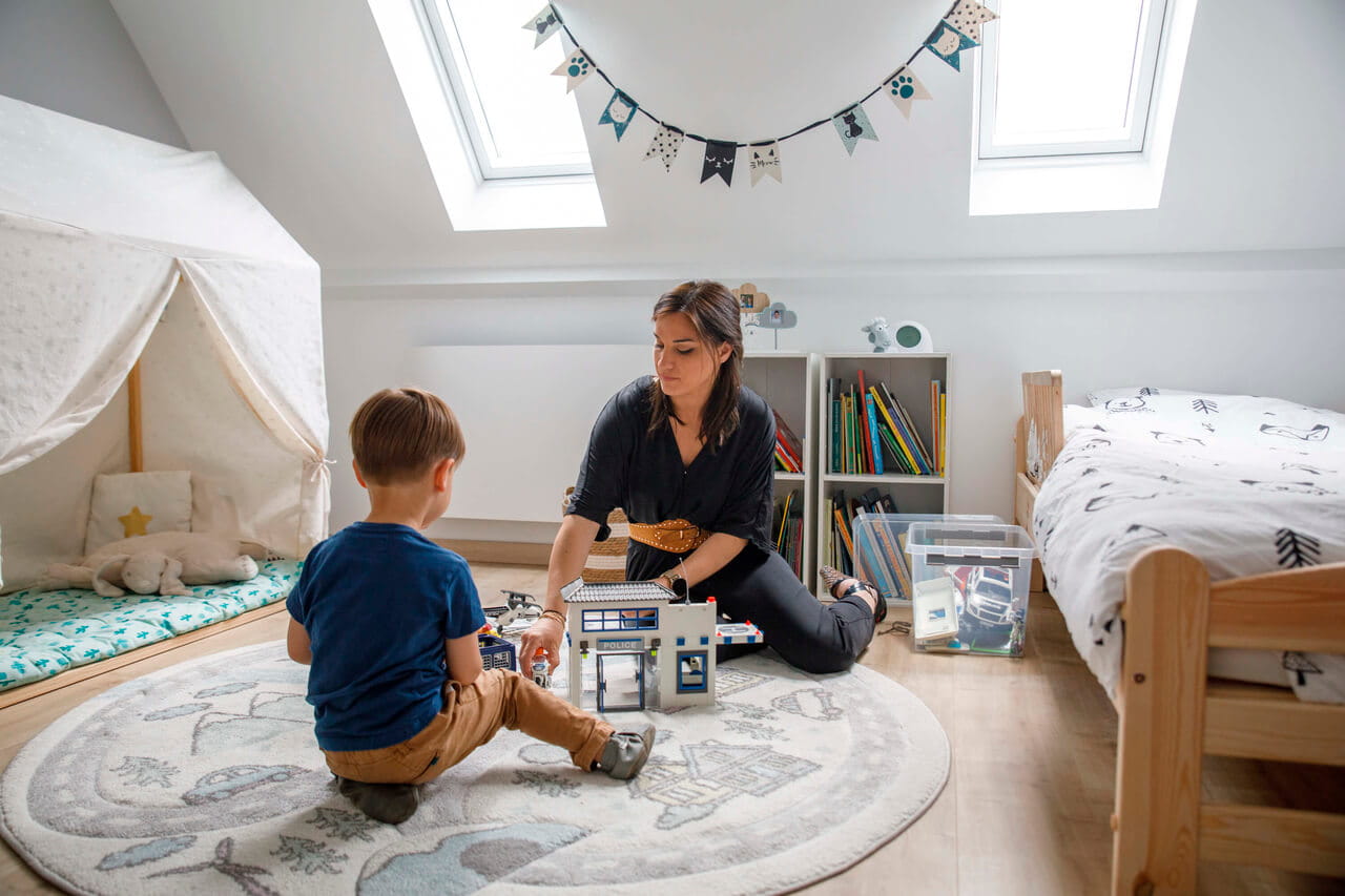 Pourquoi rénover une chambre d’enfant à l'aide de fenêtres de toit et de volets roulants